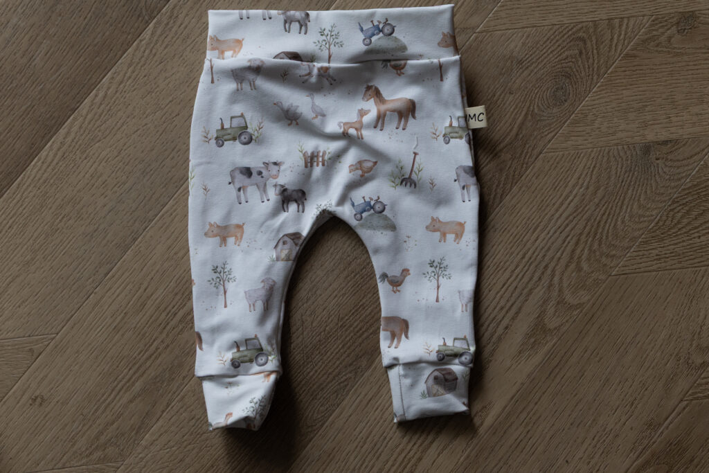 Newborn broekje (50/56)